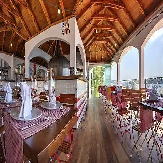 Amadria Park Trogir - شقة